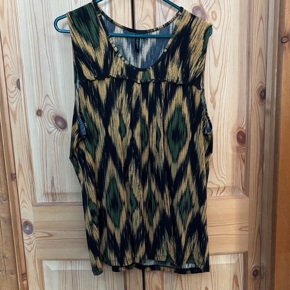 Susan Lawrence Black, Green & Gold Ikat-Print Sleeveless Tank